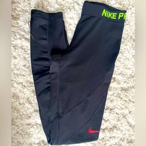 SOLD. Nike leggings. Size small.